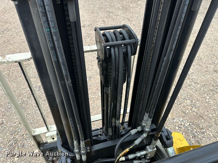 image for item EQ4795 Yale GLC040VXNDAE083 forklift