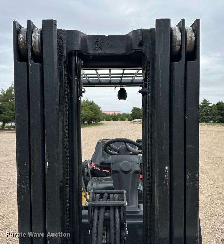 image for item EQ4795 Yale GLC040VXNDAE083 forklift