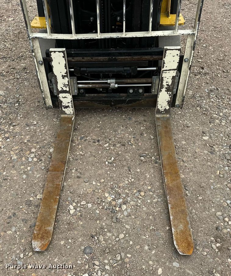 image for item EQ4795 Yale GLC040VXNDAE083 forklift