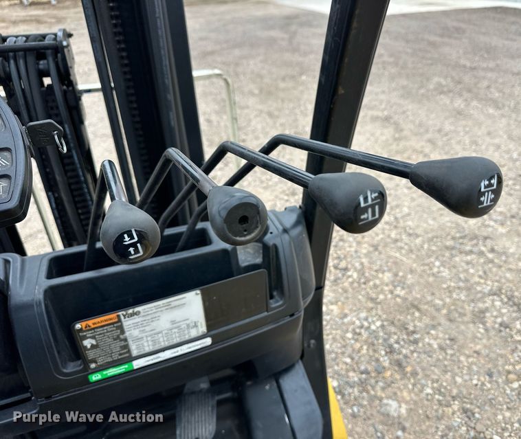 image for item EQ4795 Yale GLC040VXNDAE083 forklift