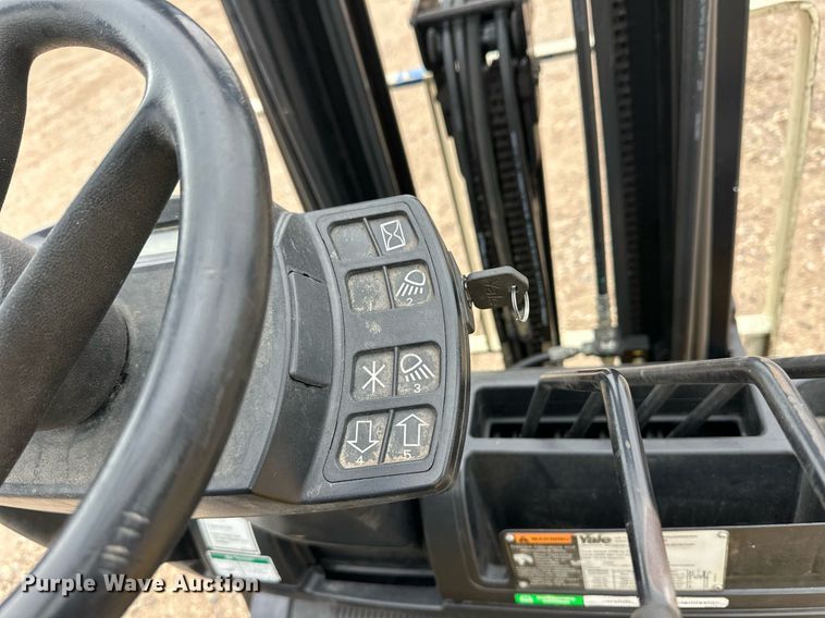 image for item EQ4795 Yale GLC040VXNDAE083 forklift