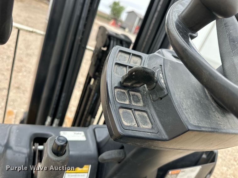 image for item EQ4795 Yale GLC040VXNDAE083 forklift