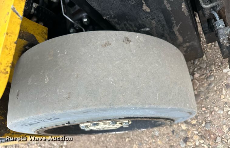 image for item EQ4795 Yale GLC040VXNDAE083 forklift