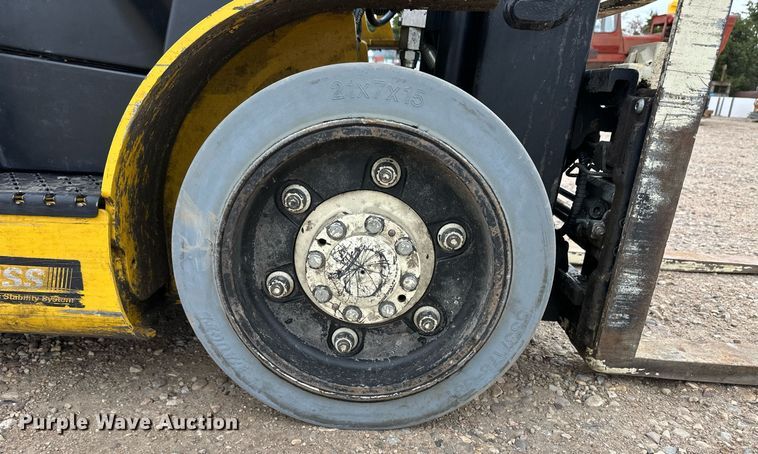 image for item EQ4795 Yale GLC040VXNDAE083 forklift