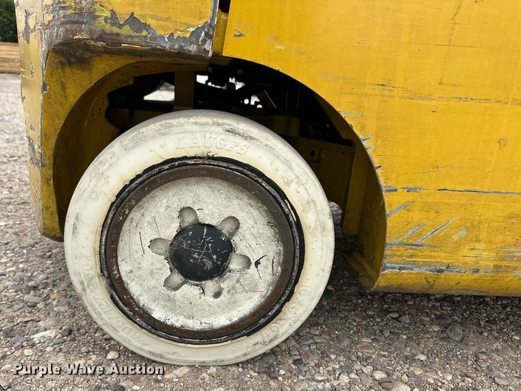 image for item EQ4795 Yale GLC040VXNDAE083 forklift