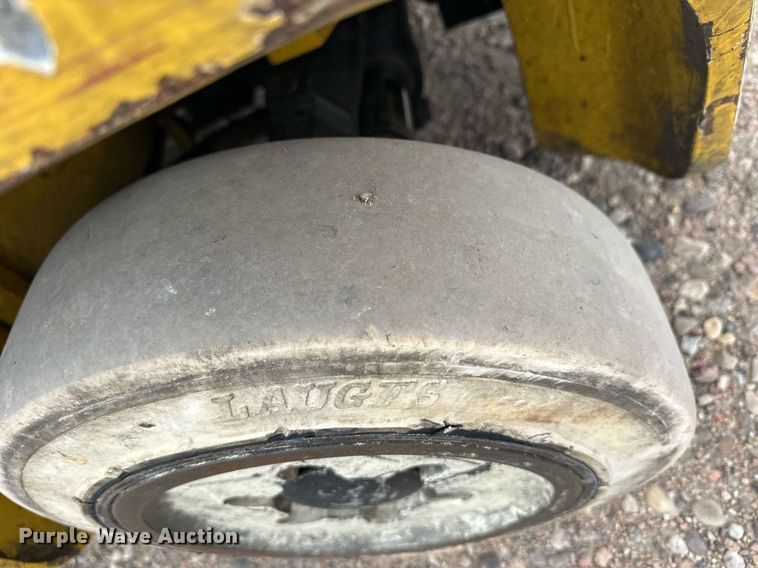 image for item EQ4795 Yale GLC040VXNDAE083 forklift