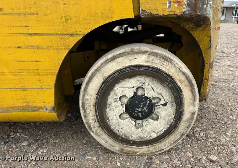 image for item EQ4795 Yale GLC040VXNDAE083 forklift