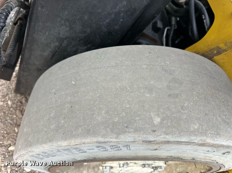 image for item EQ4795 Yale GLC040VXNDAE083 forklift