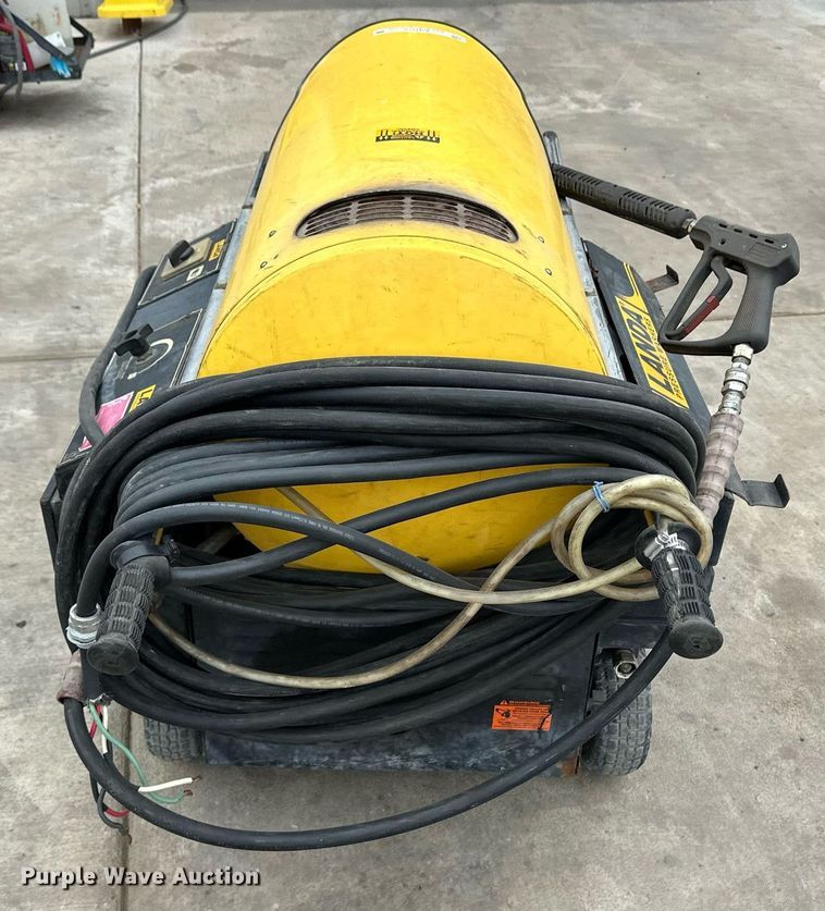 image for item EQ4816 Landa OHW4-3000B pressure washer