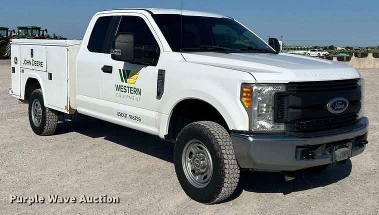 image for item EX9257 2017 Ford F250 Super Duty XL utility bed pickup truck