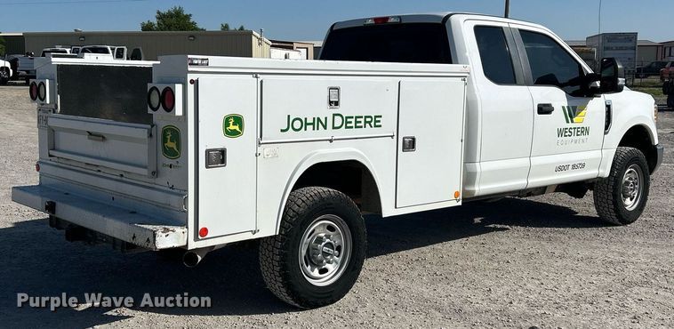 image for item EX9257 2017 Ford F250 Super Duty XL utility bed pickup truck