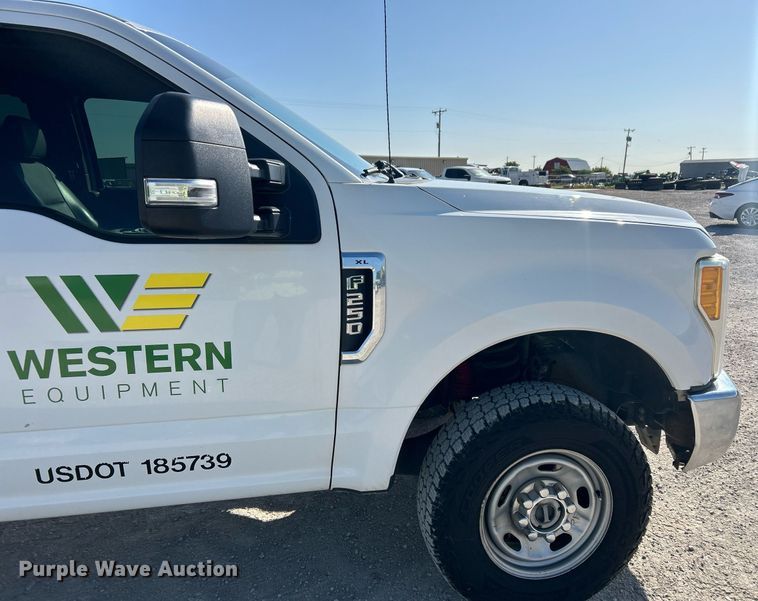 image for item EX9257 2017 Ford F250 Super Duty XL utility bed pickup truck