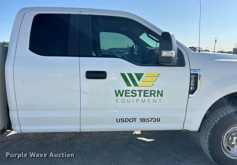 image for item EX9257 2017 Ford F250 Super Duty XL utility bed pickup truck