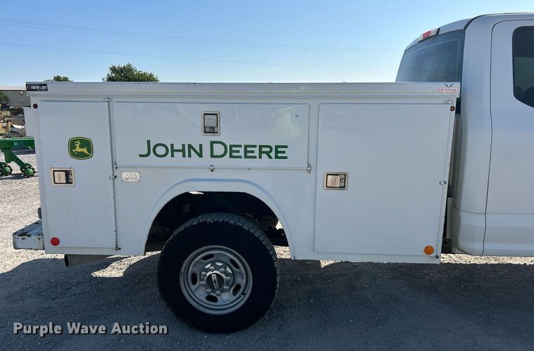 image for item EX9257 2017 Ford F250 Super Duty XL utility bed pickup truck