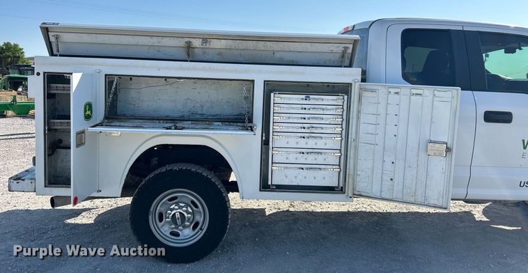 image for item EX9257 2017 Ford F250 Super Duty XL utility bed pickup truck