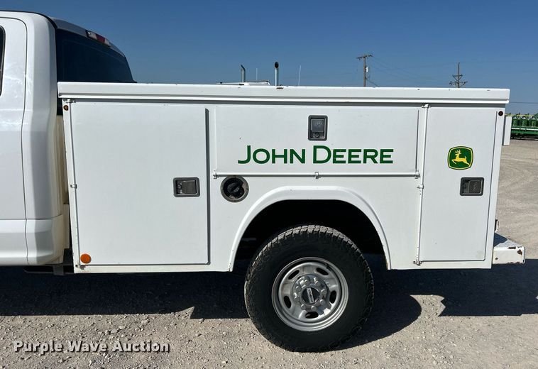 image for item EX9257 2017 Ford F250 Super Duty XL utility bed pickup truck