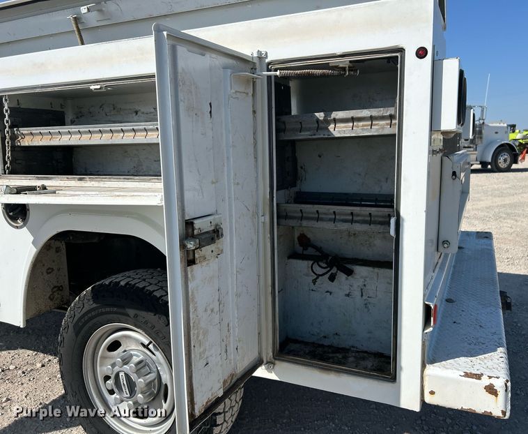 image for item EX9257 2017 Ford F250 Super Duty XL utility bed pickup truck