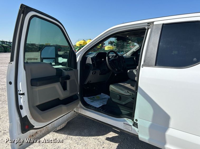 image for item EX9257 2017 Ford F250 Super Duty XL utility bed pickup truck