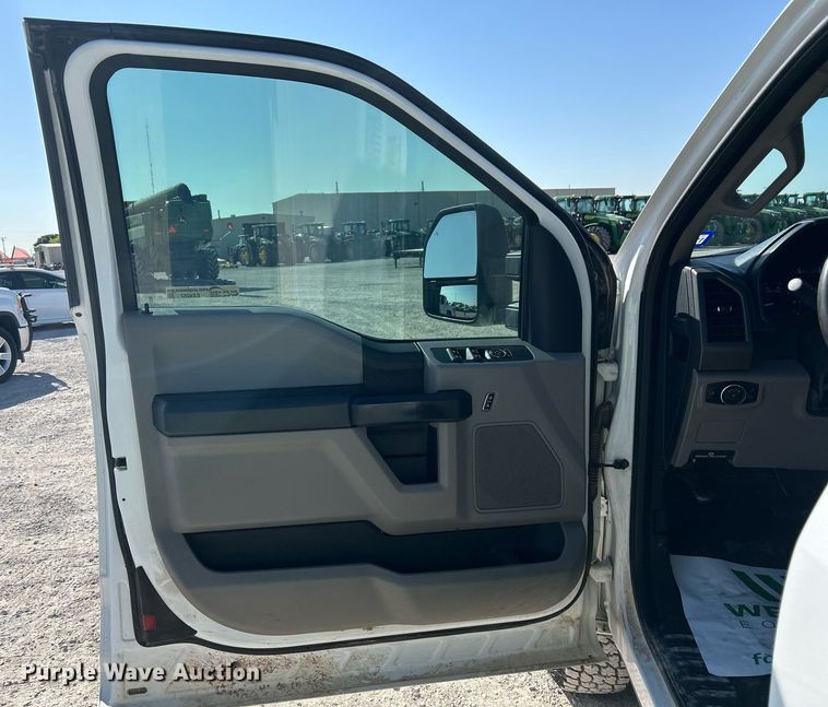 image for item EX9257 2017 Ford F250 Super Duty XL utility bed pickup truck