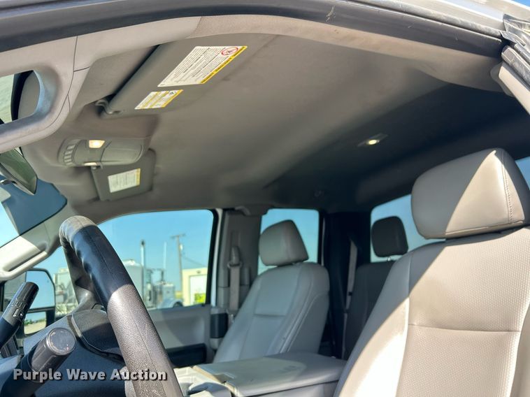 image for item EX9257 2017 Ford F250 Super Duty XL utility bed pickup truck