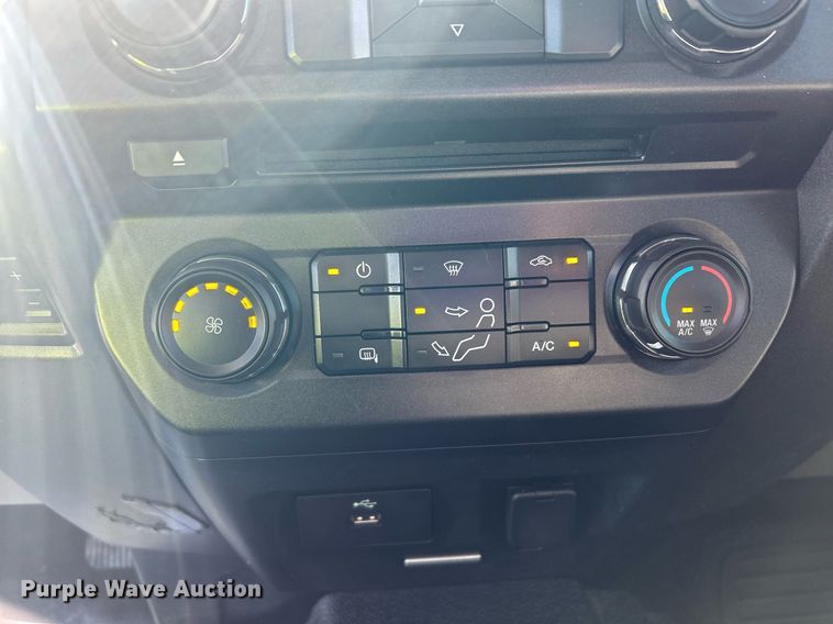 image for item EX9257 2017 Ford F250 Super Duty XL utility bed pickup truck