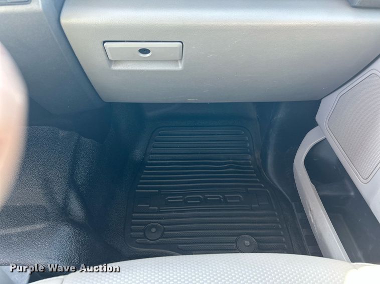 image for item EX9257 2017 Ford F250 Super Duty XL utility bed pickup truck