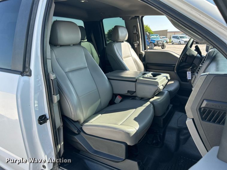 image for item EX9257 2017 Ford F250 Super Duty XL utility bed pickup truck