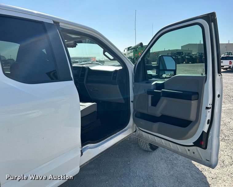 image for item EX9257 2017 Ford F250 Super Duty XL utility bed pickup truck