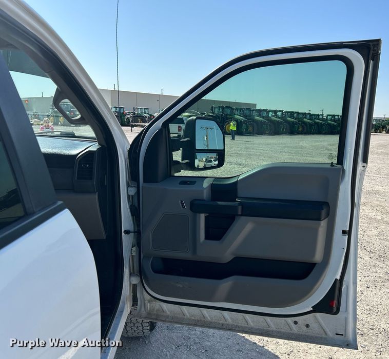 image for item EX9257 2017 Ford F250 Super Duty XL utility bed pickup truck