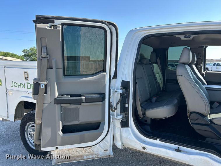 image for item EX9257 2017 Ford F250 Super Duty XL utility bed pickup truck