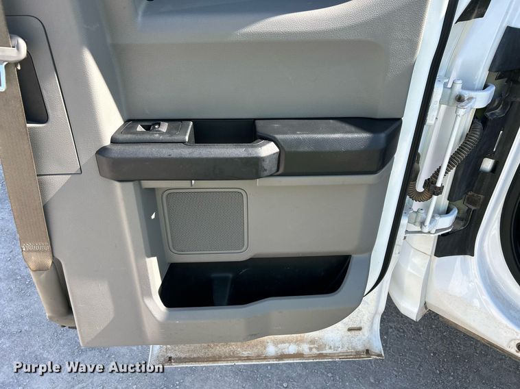 image for item EX9257 2017 Ford F250 Super Duty XL utility bed pickup truck