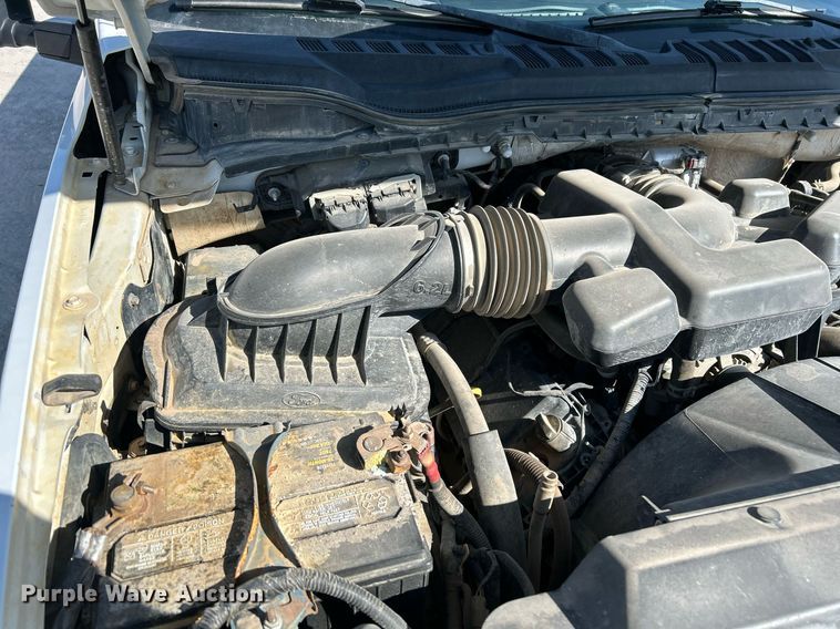 image for item EX9257 2017 Ford F250 Super Duty XL utility bed pickup truck