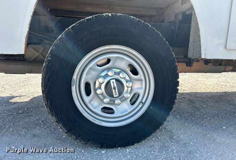 image for item EX9257 2017 Ford F250 Super Duty XL utility bed pickup truck