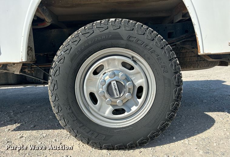 image for item EX9257 2017 Ford F250 Super Duty XL utility bed pickup truck