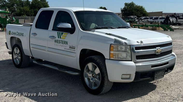 image for item EX9262 2010 Chevrolet Silverado 1500 Crew Cab pickup truck