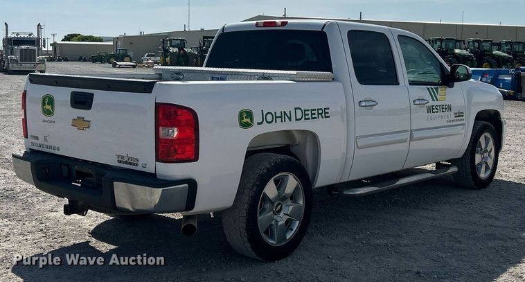 image for item EX9262 2010 Chevrolet Silverado 1500 Crew Cab pickup truck
