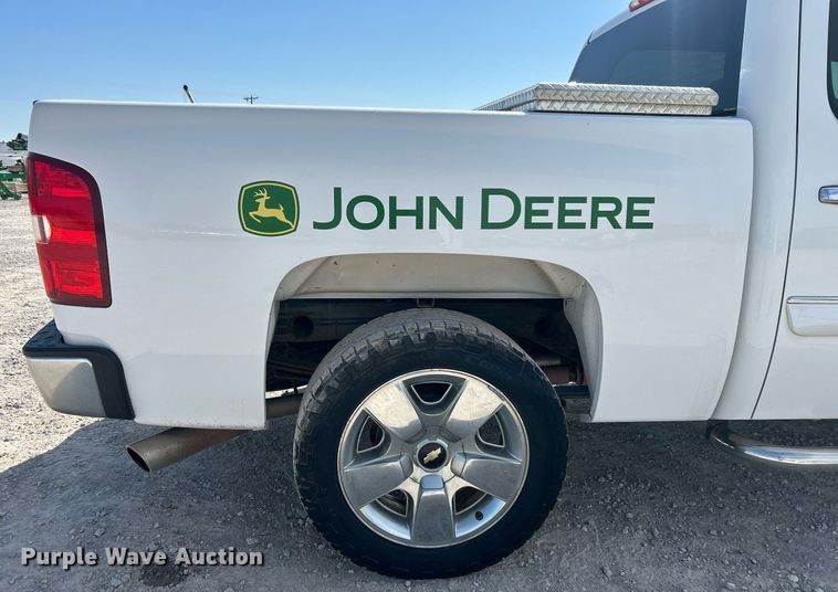 image for item EX9262 2010 Chevrolet Silverado 1500 Crew Cab pickup truck