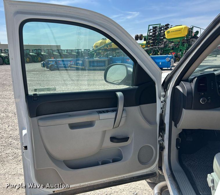 image for item EX9262 2010 Chevrolet Silverado 1500 Crew Cab pickup truck