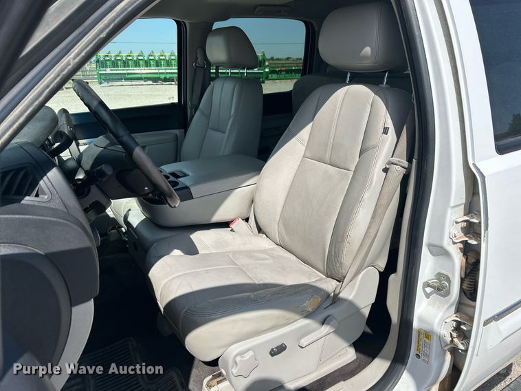 image for item EX9262 2010 Chevrolet Silverado 1500 Crew Cab pickup truck