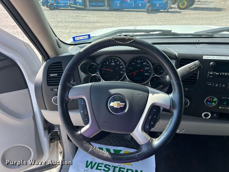 image for item EX9262 2010 Chevrolet Silverado 1500 Crew Cab pickup truck