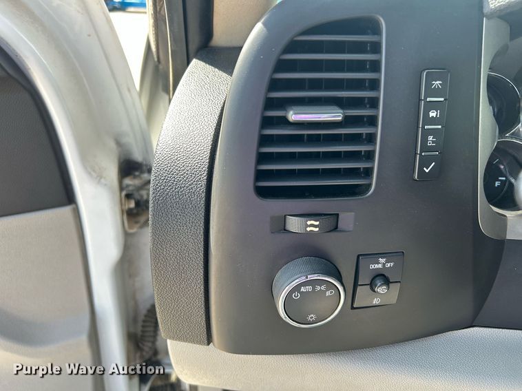 image for item EX9262 2010 Chevrolet Silverado 1500 Crew Cab pickup truck