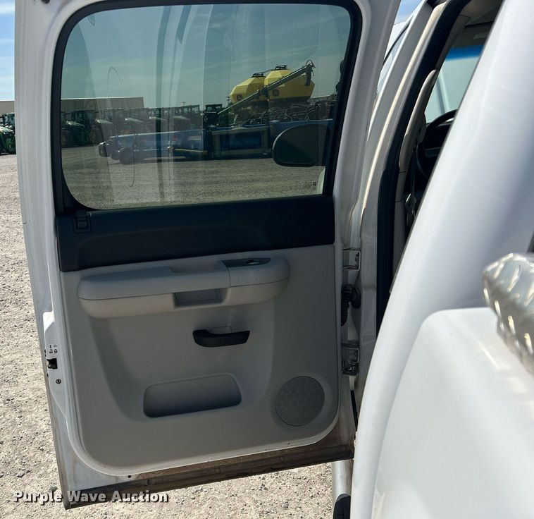 image for item EX9262 2010 Chevrolet Silverado 1500 Crew Cab pickup truck