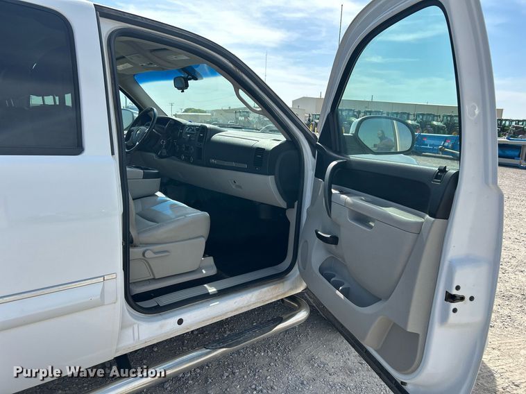 image for item EX9262 2010 Chevrolet Silverado 1500 Crew Cab pickup truck