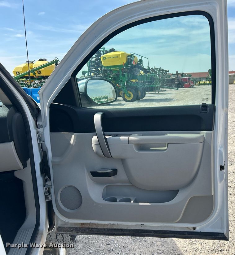 image for item EX9262 2010 Chevrolet Silverado 1500 Crew Cab pickup truck