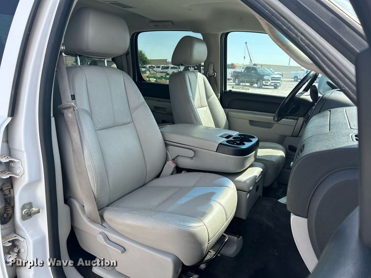 image for item EX9262 2010 Chevrolet Silverado 1500 Crew Cab pickup truck