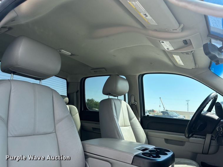 image for item EX9262 2010 Chevrolet Silverado 1500 Crew Cab pickup truck