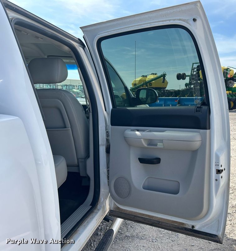 image for item EX9262 2010 Chevrolet Silverado 1500 Crew Cab pickup truck