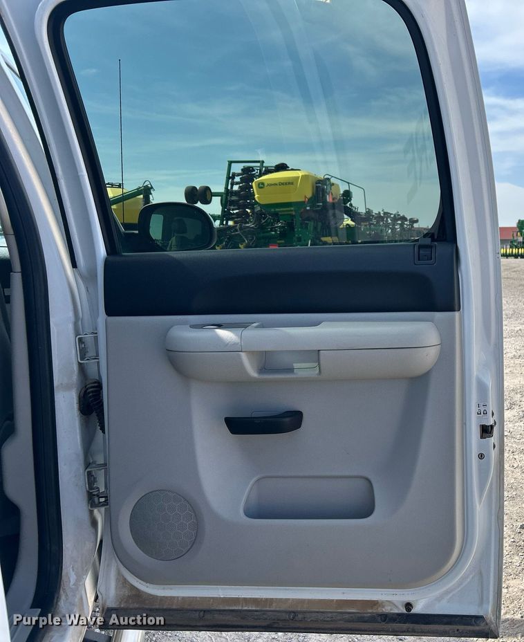 image for item EX9262 2010 Chevrolet Silverado 1500 Crew Cab pickup truck