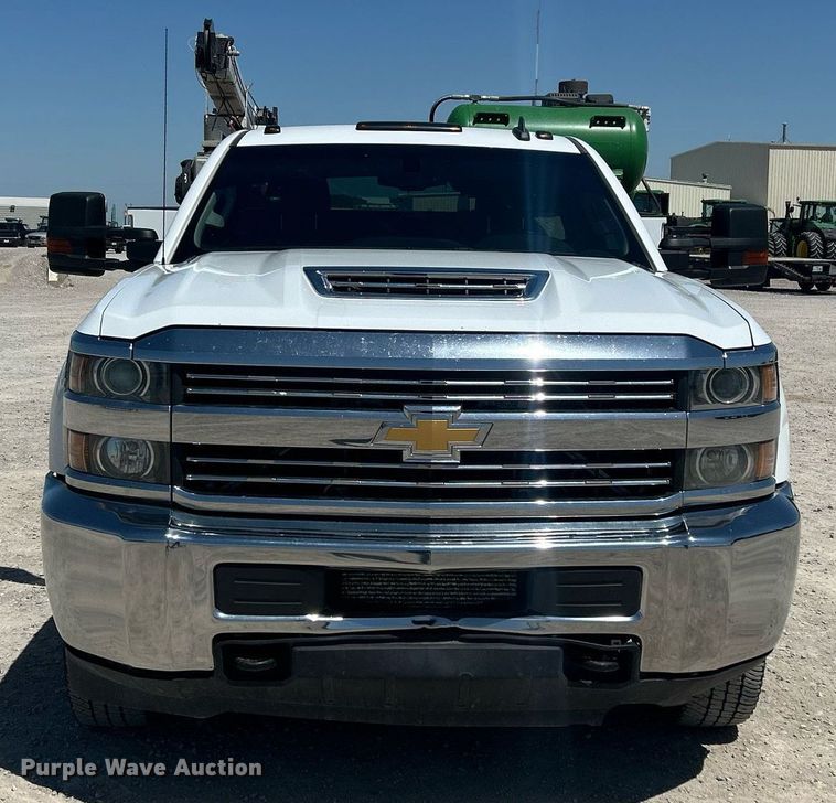 image for item EX9267 2018 Chevrolet Silverado 3500HD utility / service truck