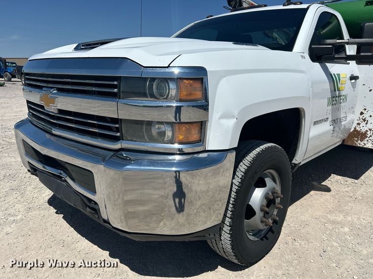 image for item EX9267 2018 Chevrolet Silverado 3500HD utility / service truck